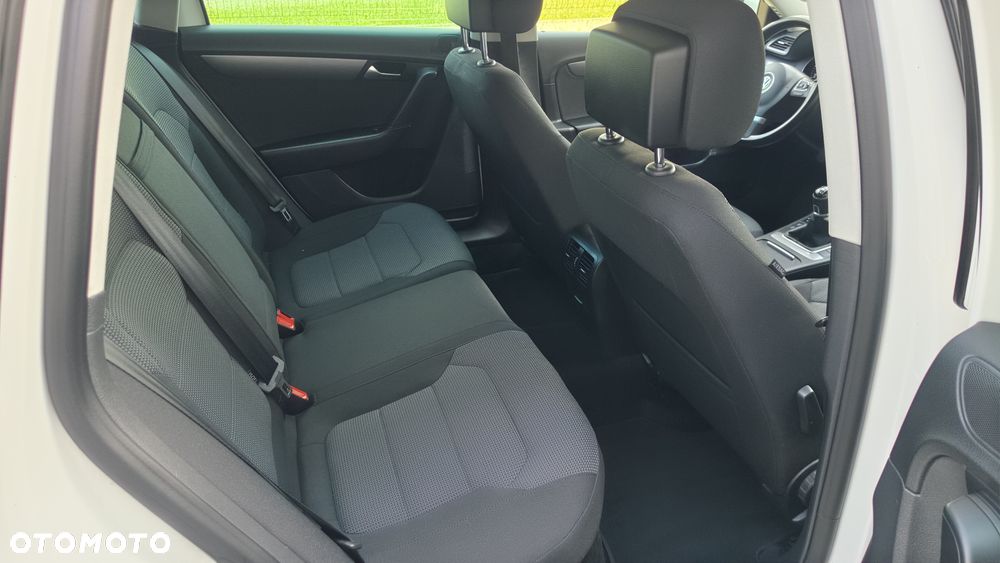 Volkswagen Passat 2.0 TDI Highline - 11