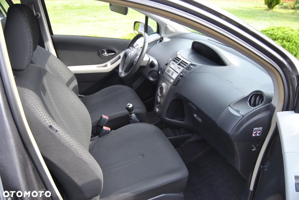 Toyota Yaris 1.33 VVT-i Executive - 11