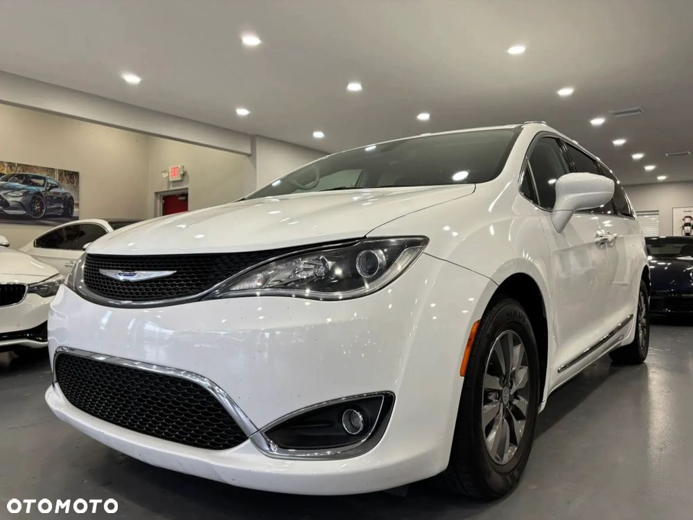 Chrysler Pacifica - 3