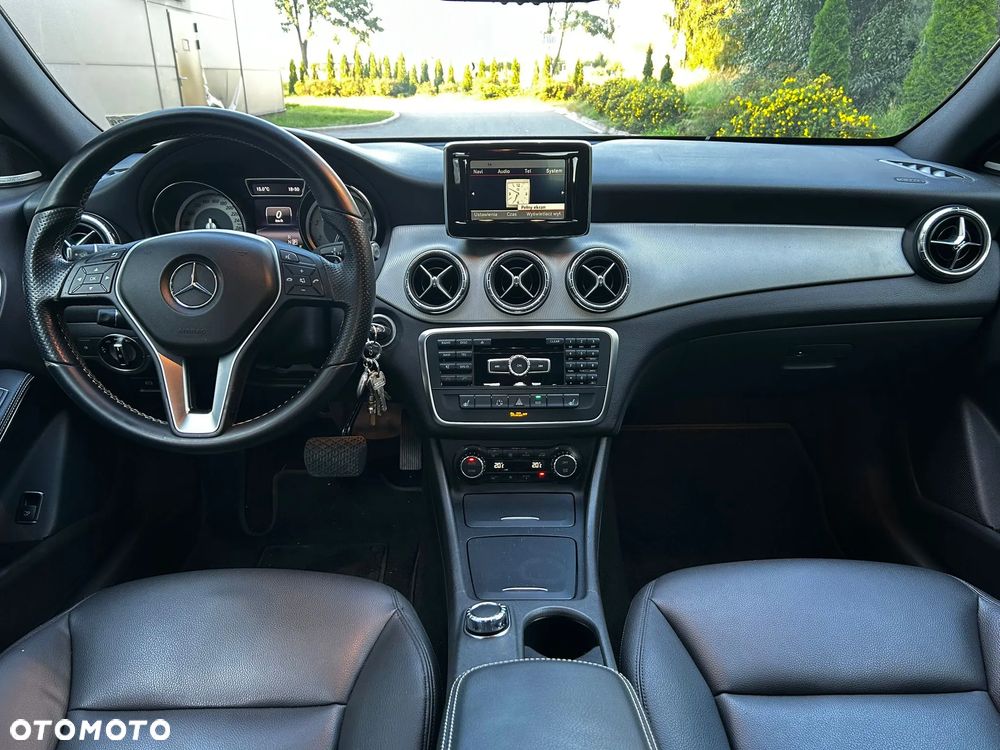 Mercedes-Benz CLA 250 7G-DCT - 21
