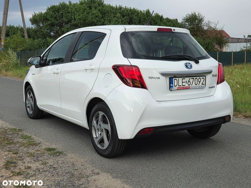 Toyota Yaris Hybrid 100 Dynamic EU6 - 6