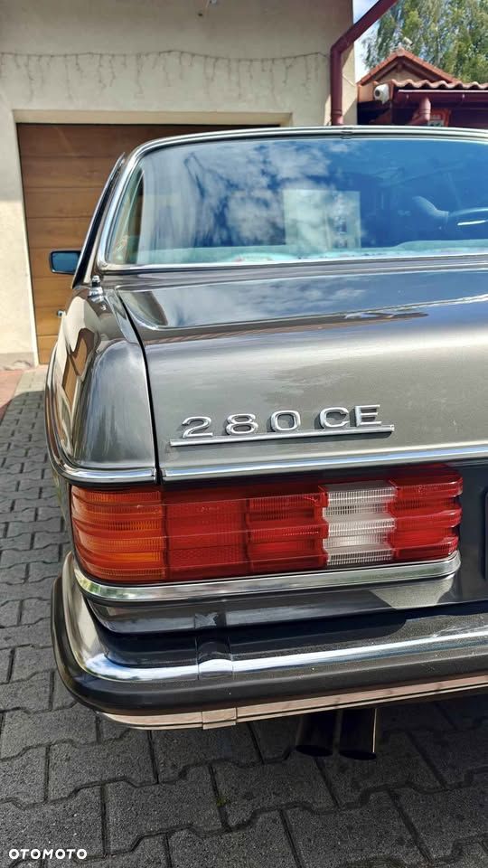Mercedes-Benz W123 - 12