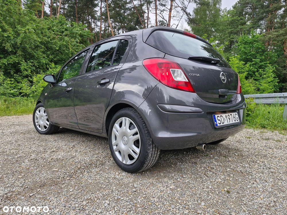 Opel Corsa 1.4 16V Cosmo - 12