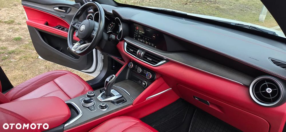 Alfa Romeo Stelvio 2.0 Turbo 16V AT8-Q4 Ti - 34