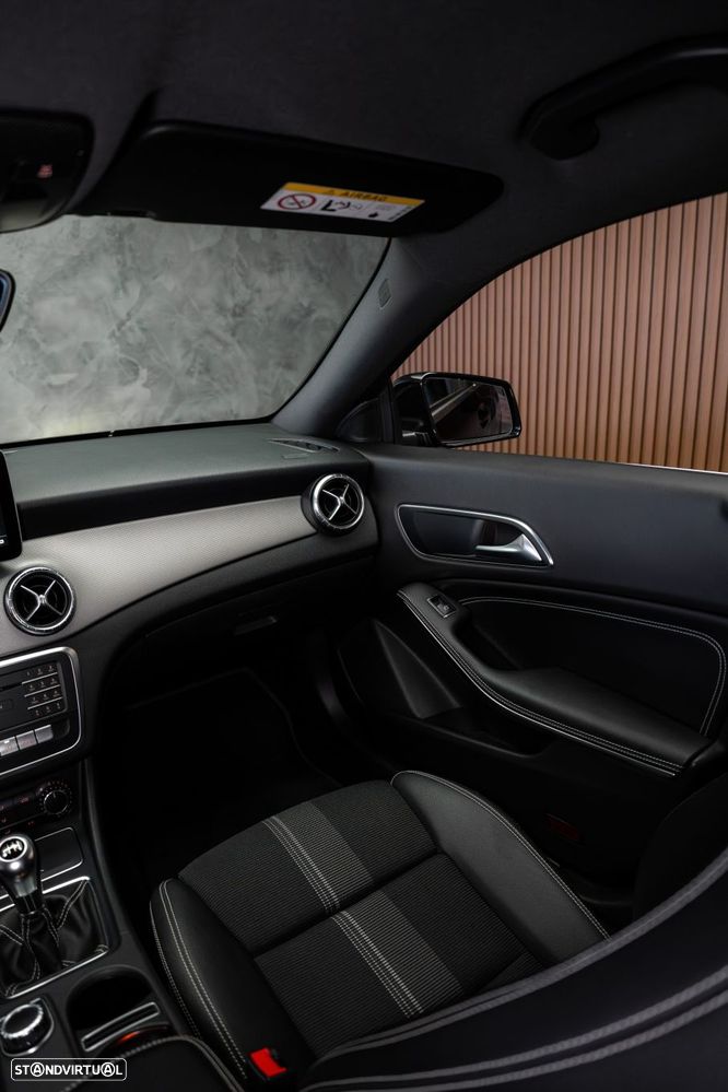 Mercedes-Benz CLA 180 d Urban - 34