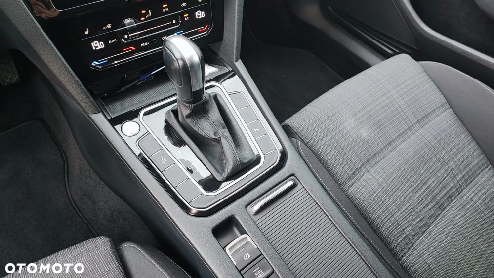 Volkswagen Passat 2.0 TSI Business DSG - 18