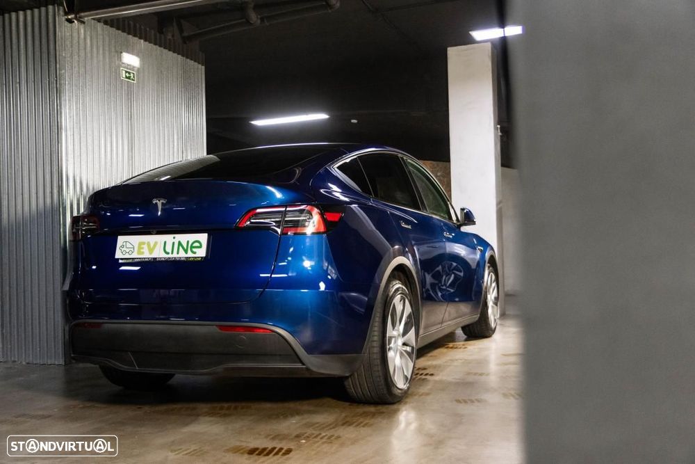 Tesla Model Y Long Range Dual Motor AWD - 10