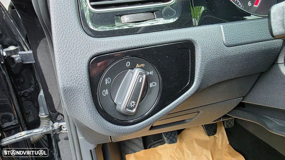 VW Golf 1.6 TDi R-Line - 38