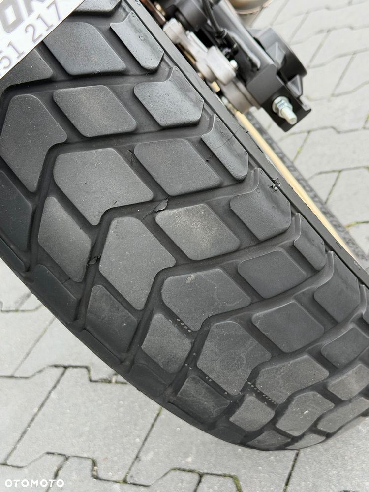 Yamaha XSR - 11