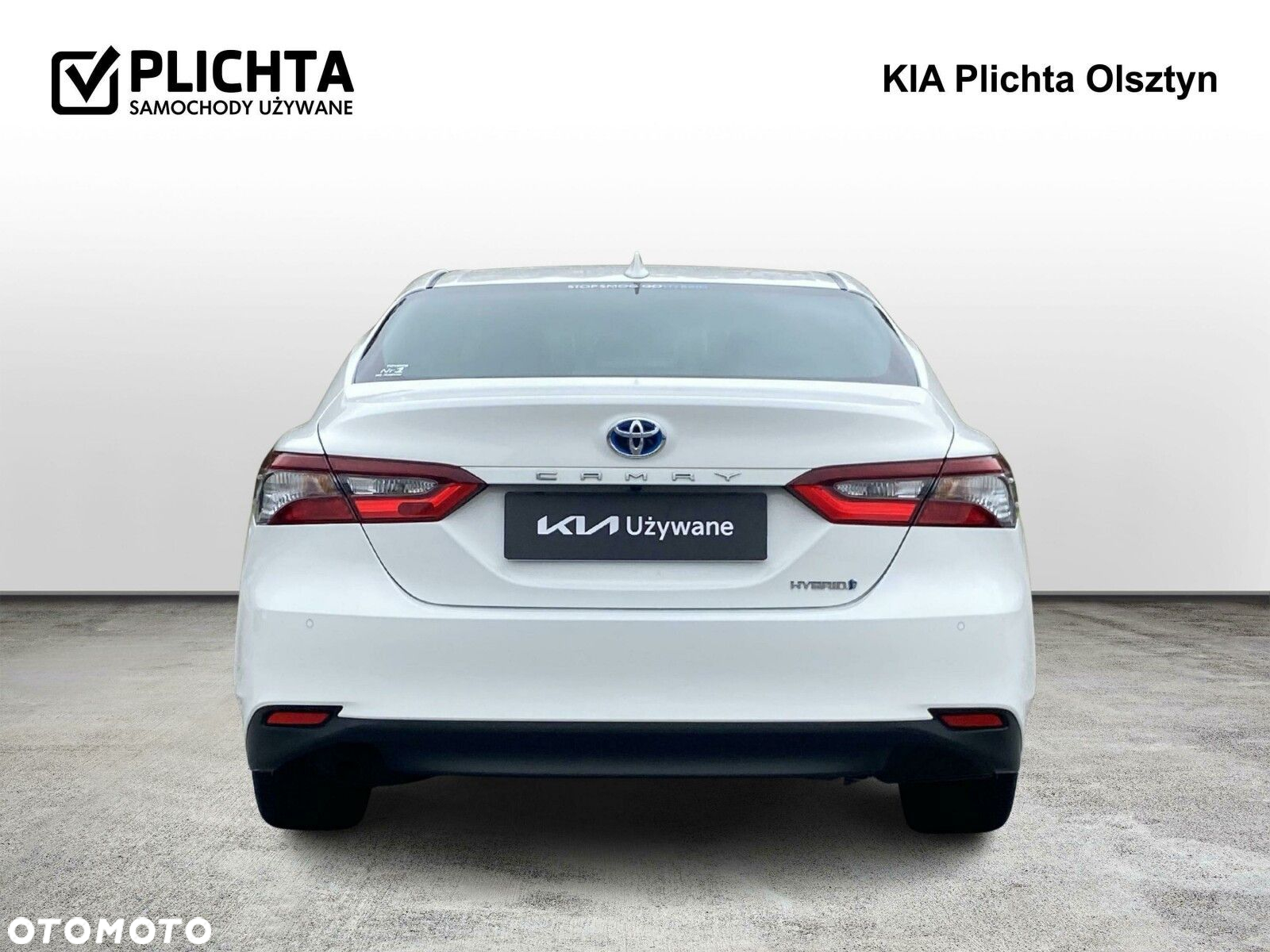 Toyota Camry - 4