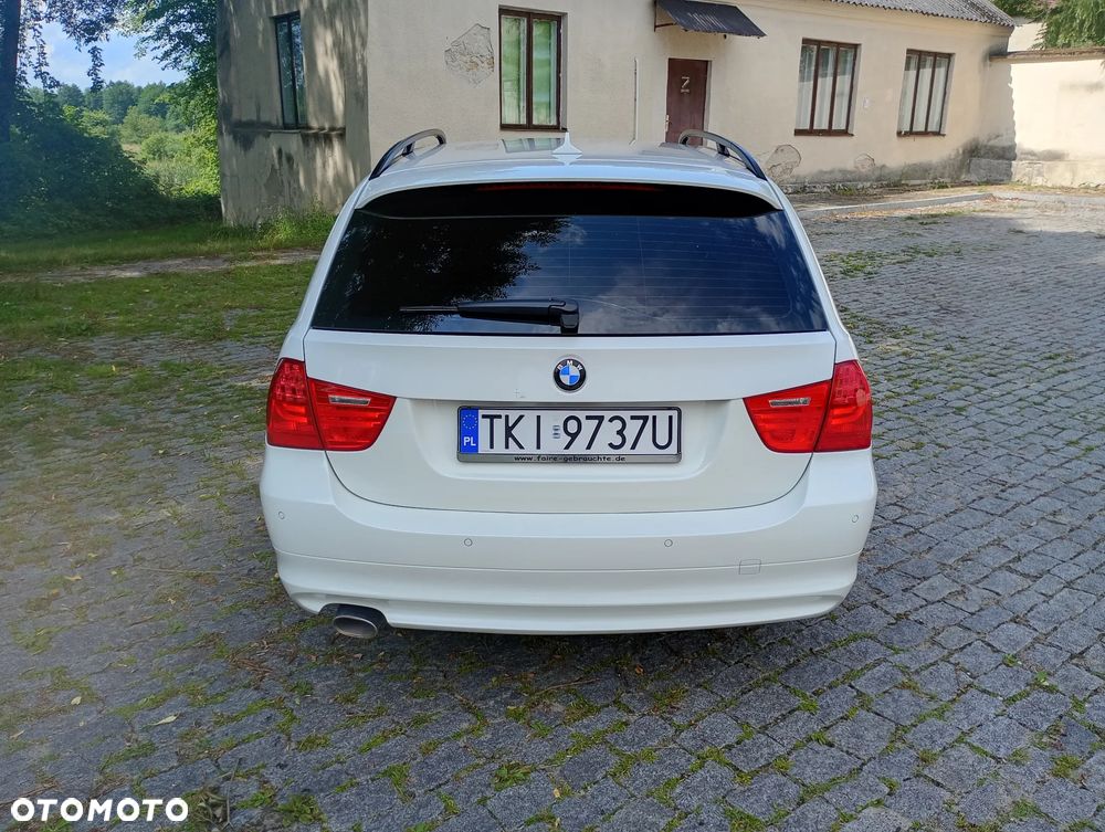 BMW Seria 3 320d xDrive DPF - 12