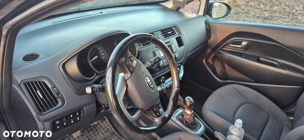 Kia Rio 1.1 CRDI Fifa World Cup Edition - 8