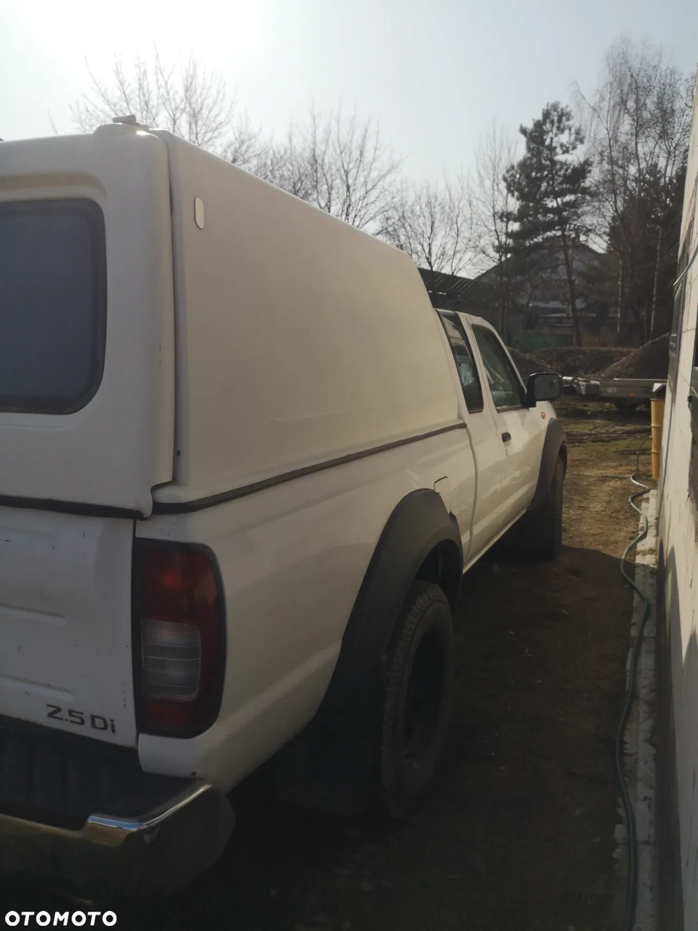 Nissan Pickup - 5
