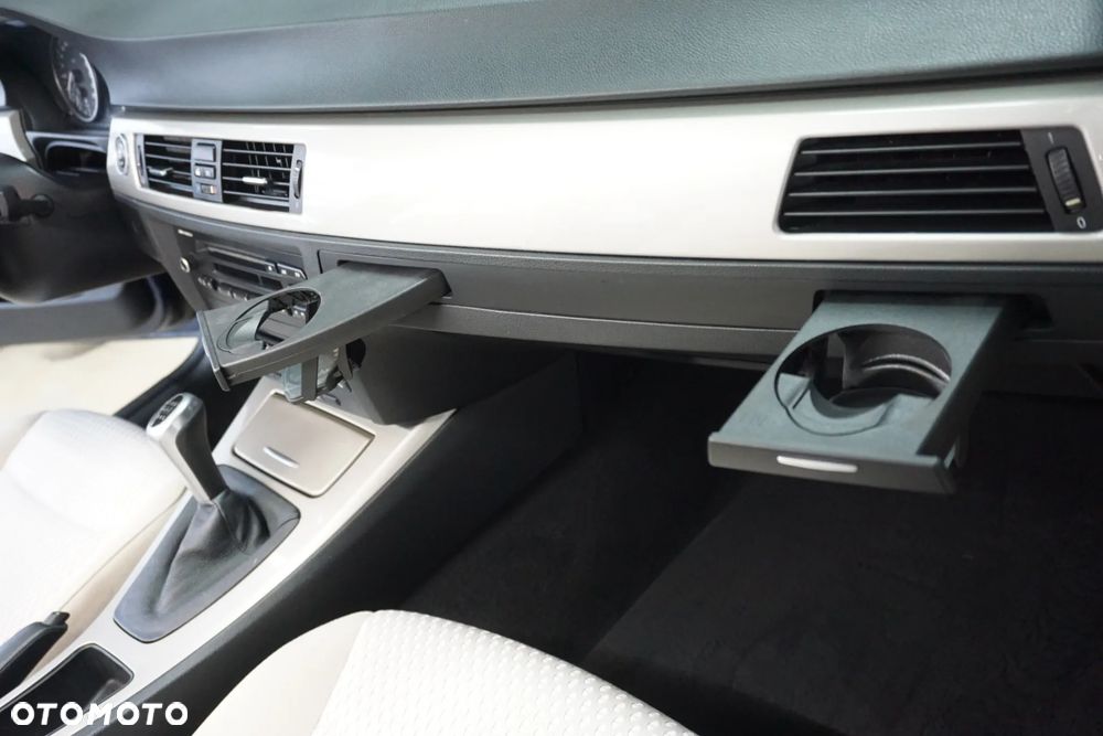 BMW Seria 3 320d xDrive - 24