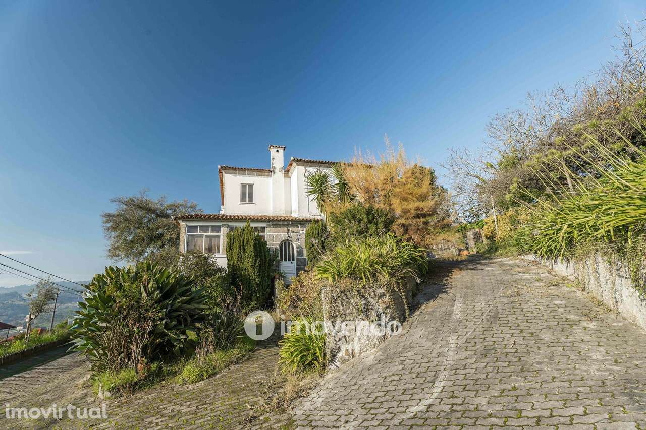 Moradia T4 para renovação, com terreno de 8000m², em Felgueiras - Grande imagem: 2/38