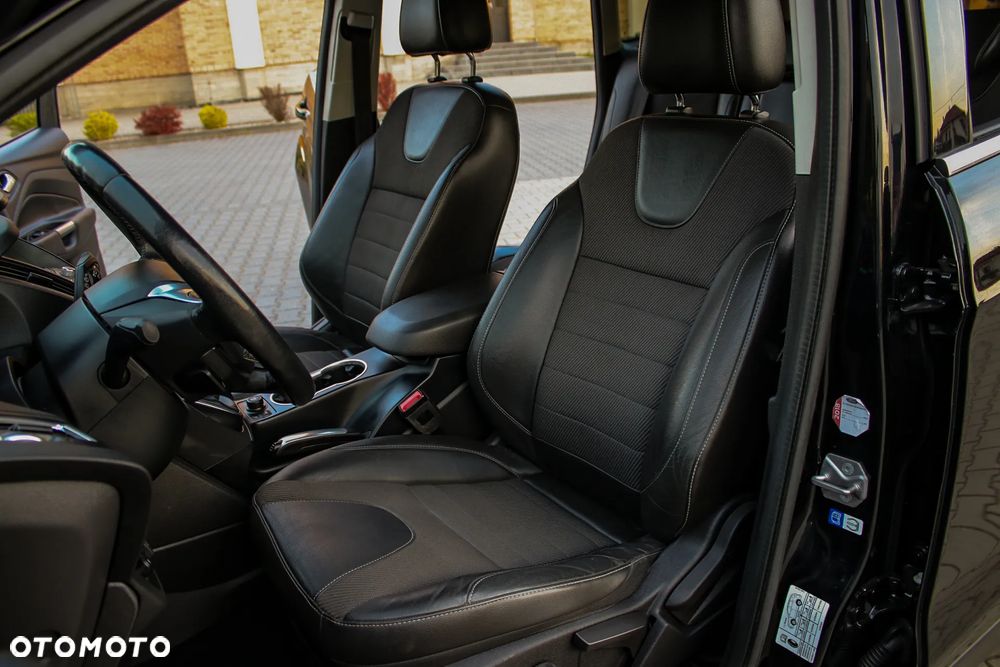 Ford Kuga 2.0 TDCi 2x4 Titanium - 32