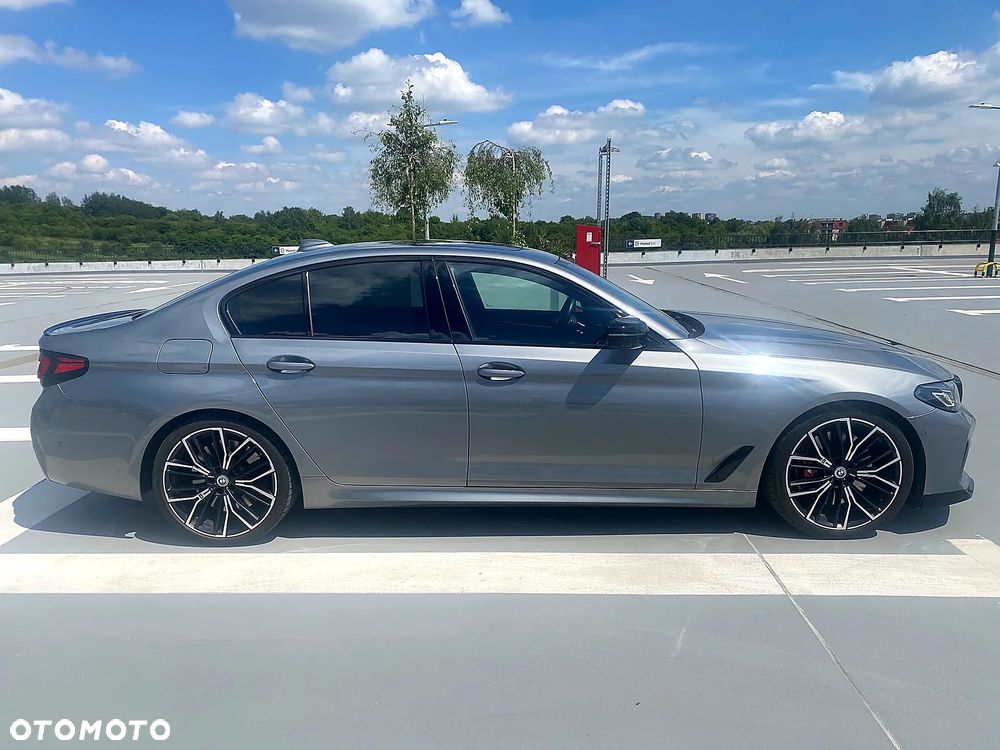 BMW Seria 5 M550i xDrive - 16
