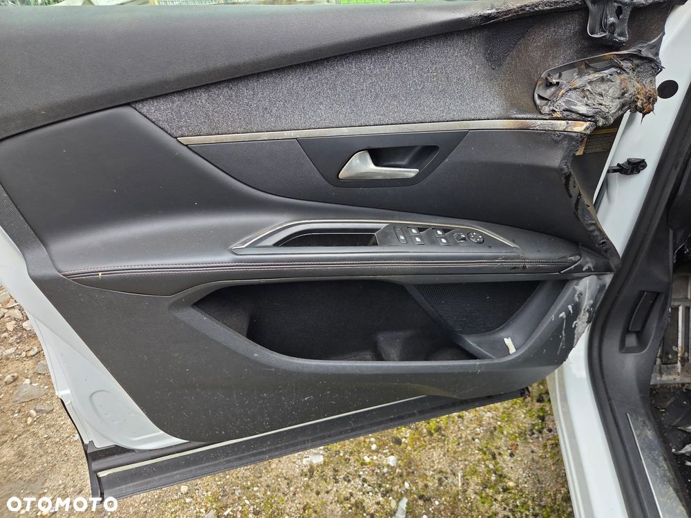 Peugeot 5008 BlueHDi 130 EAT8 GT - 10