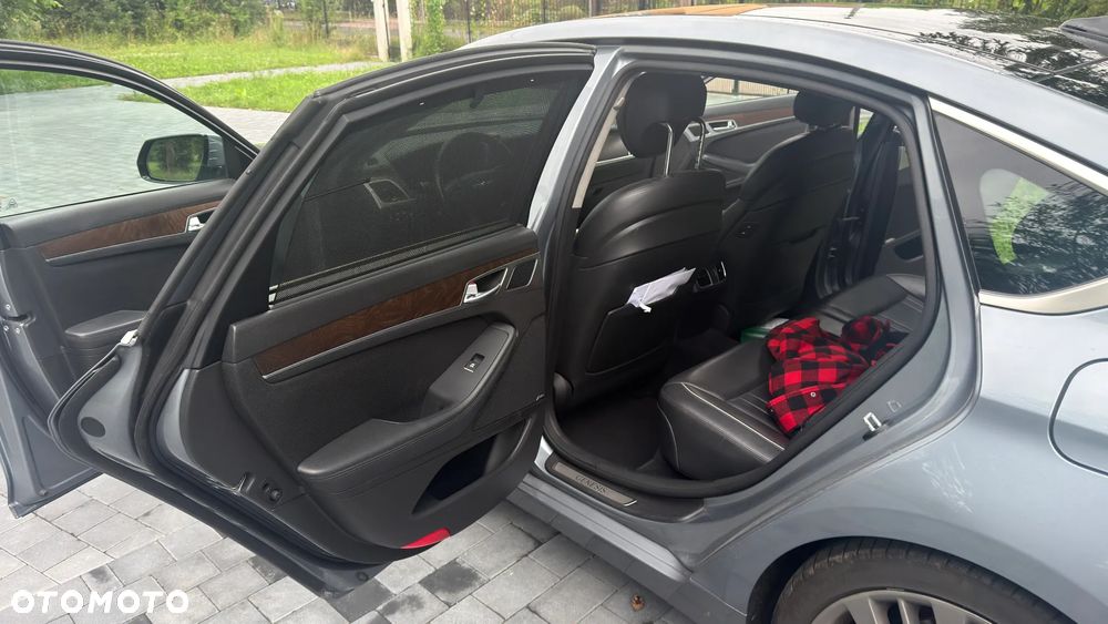 Hyundai Genesis - 16