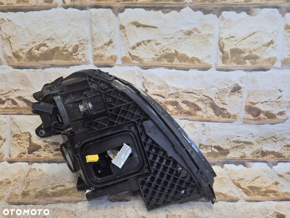 Reflektor prawa Mercedes-Benz E W213 A2139069604 niebieskie paski - 8
