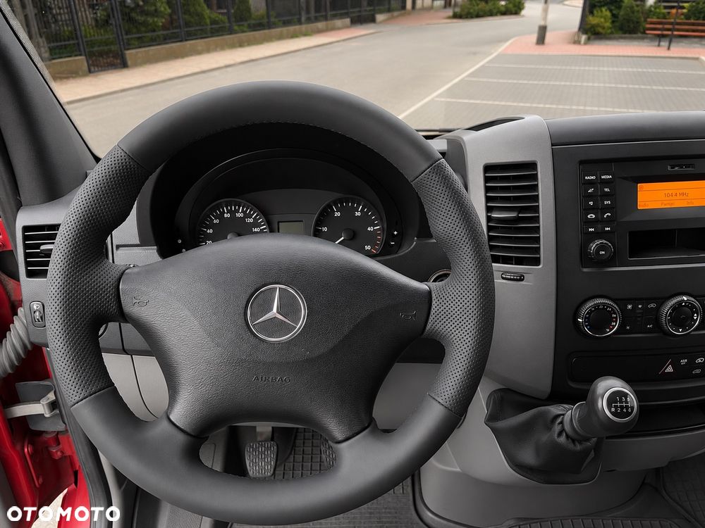 Mercedes-Benz Sprinter - 15