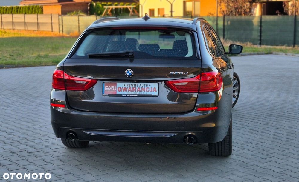 BMW Seria 5 520d Sport Line - 4