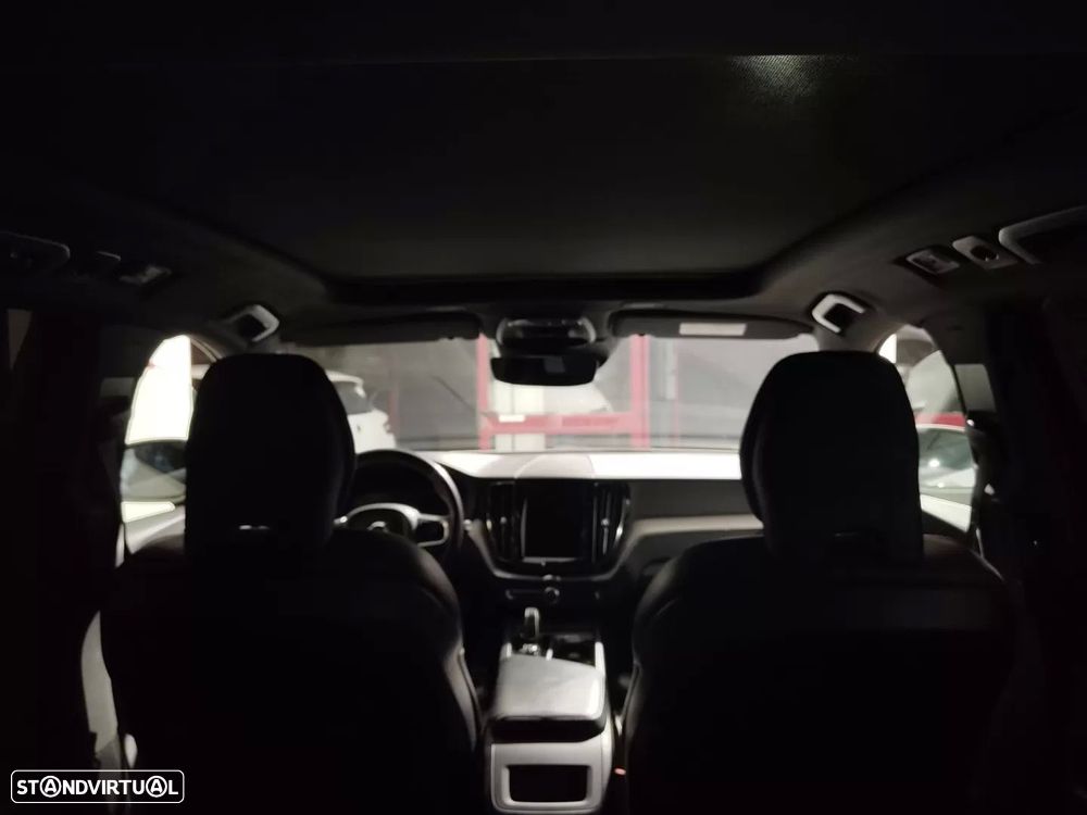 Volvo XC 60 2.0 T8 PHEV R-Design AWD - 19