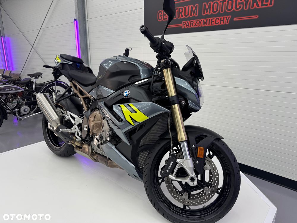 BMW S - 4