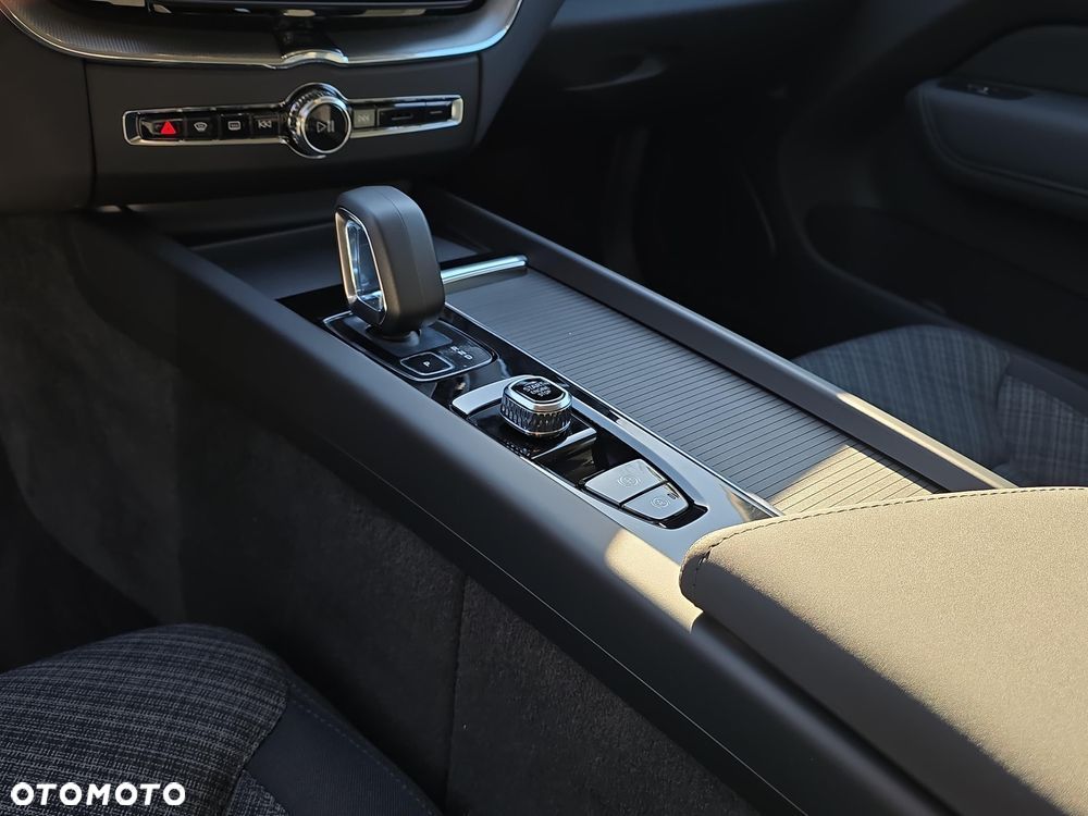 Volvo XC 60 B5 B AWD Core - 18