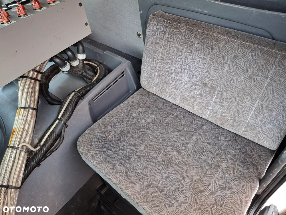 Scania 94G Zamiatarka Uliczna Bucher 2 Silniki Odchwaszczarka Szczotki L/R Specjalny - 28