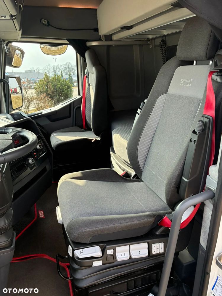 Renault T480 EVO High Sleeper Cab - 18