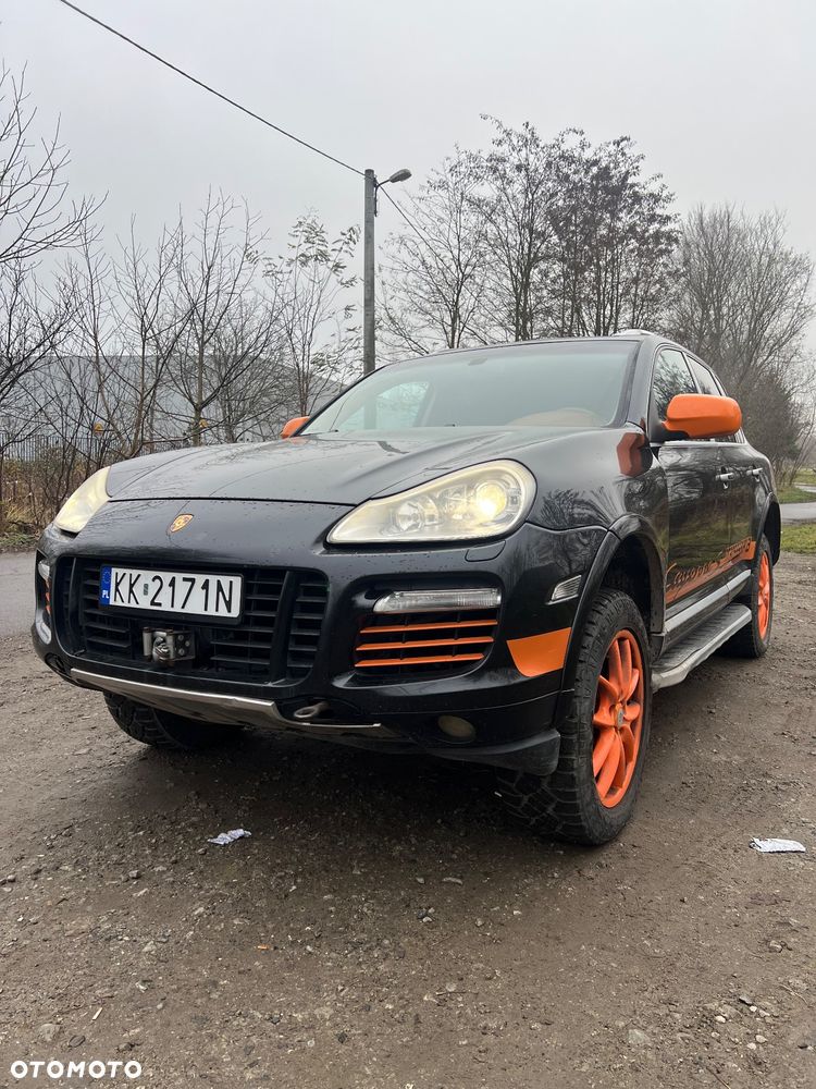 Porsche Cayenne - 1