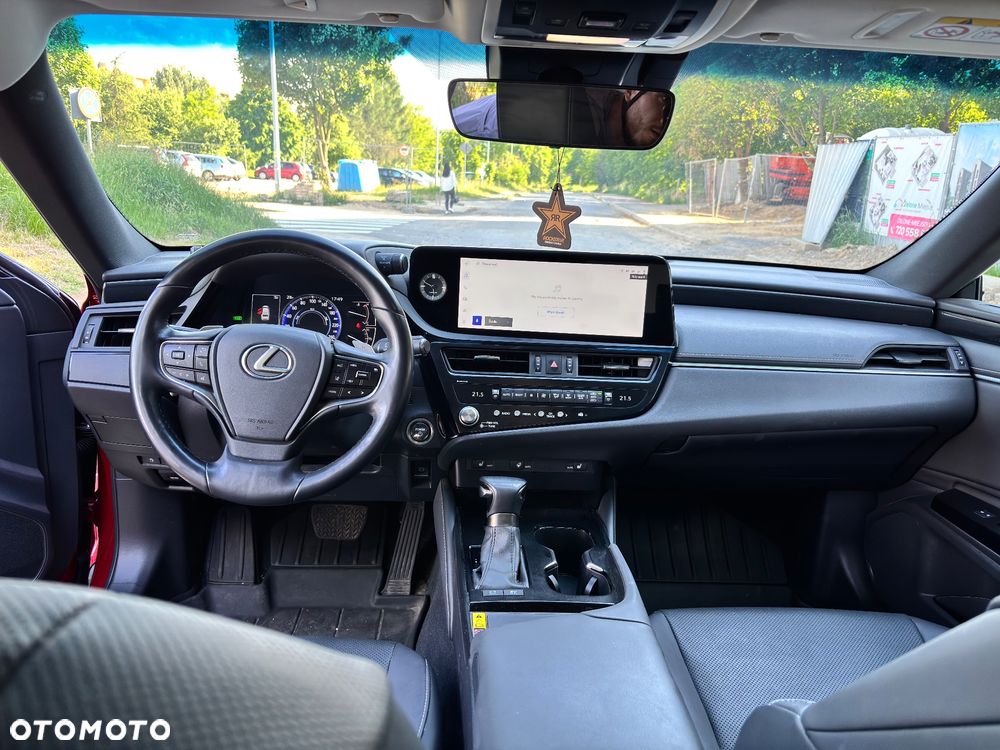 Lexus ES 300h Business Edition + - 8