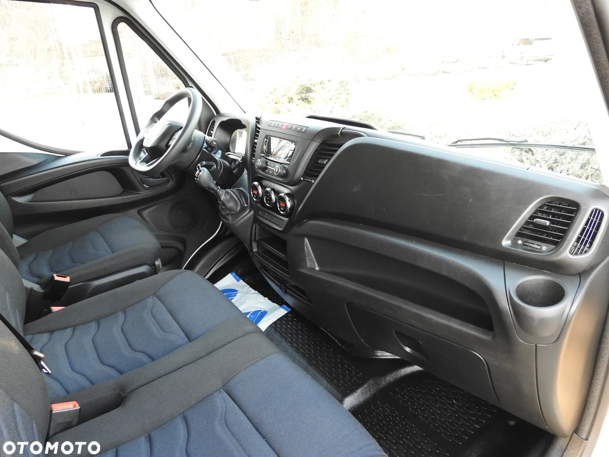 Iveco DAILY 35S16 KONTENER WINDA 8 PALET TEMPOMAT KLIMATYZACJA BLIŹNIACZE KOŁA 160KM [ 689599 ] - 36