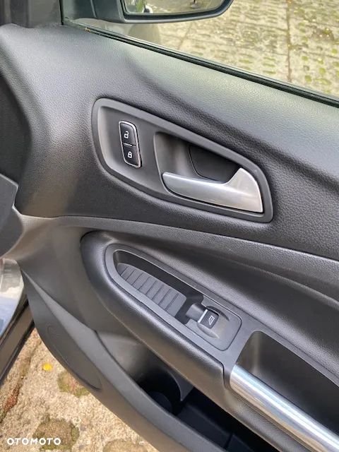 Ford Kuga - 10