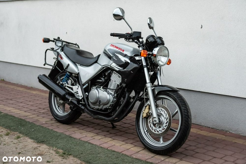 Honda CB - 1