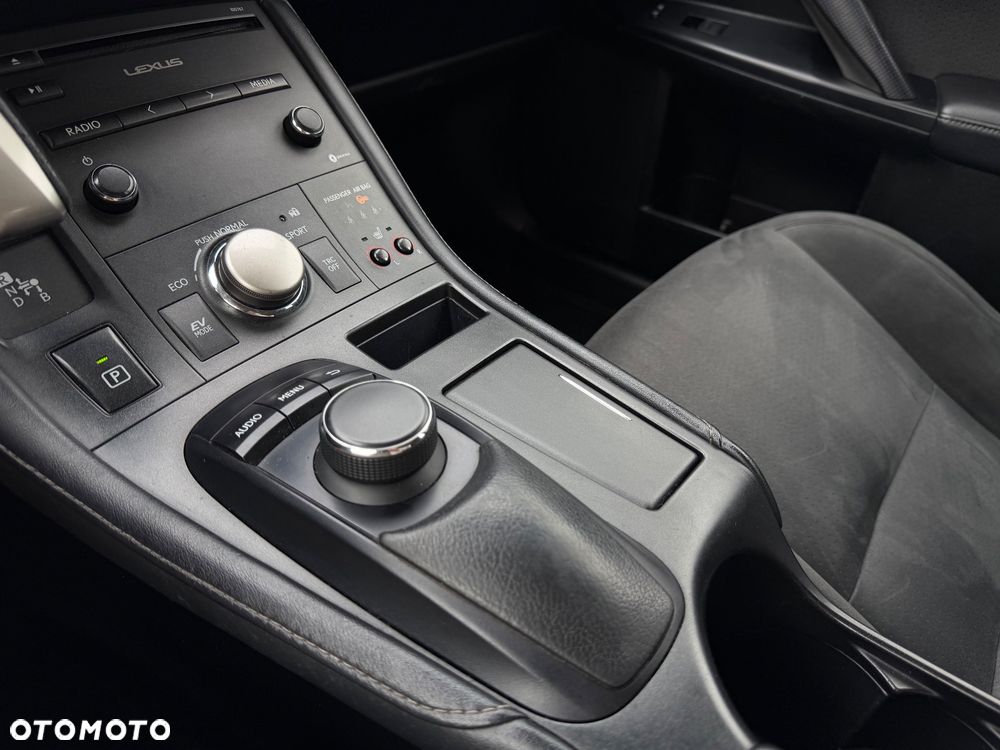 Lexus CT - 17