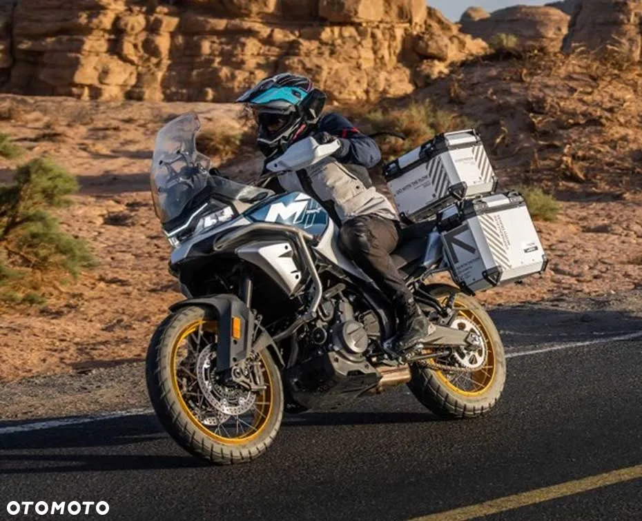 CFMoto MT - 7