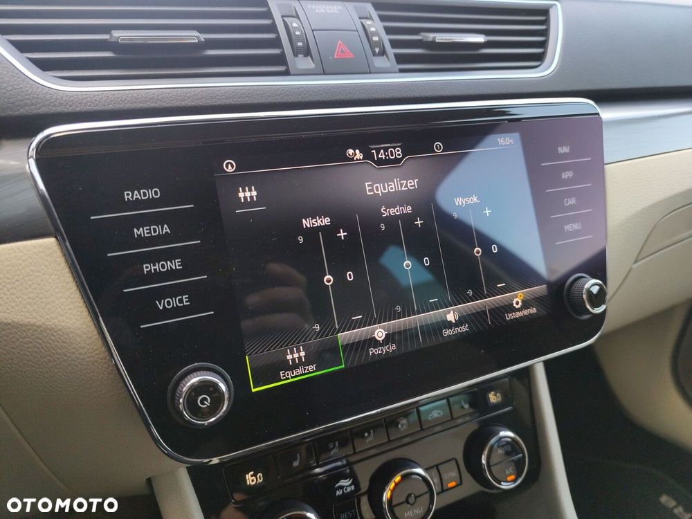 Skoda Superb 2.0 TDI SCR Style DSG - 35