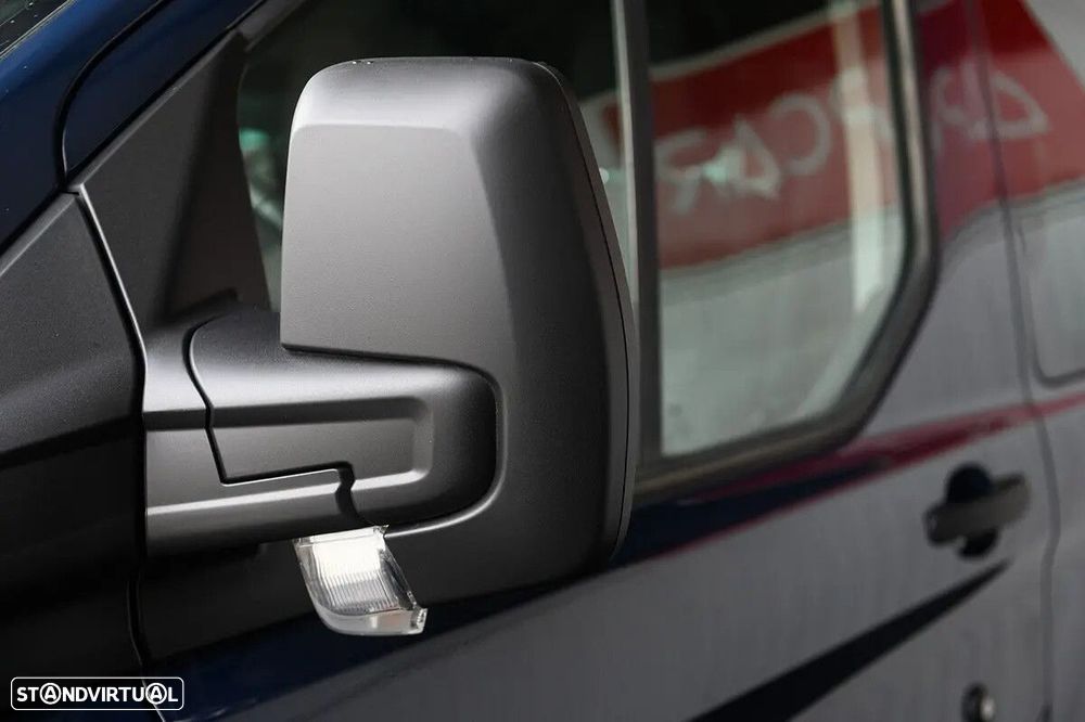 Ford Transit Custom Adaptada p/ 3 cadeiras de rodas - 10