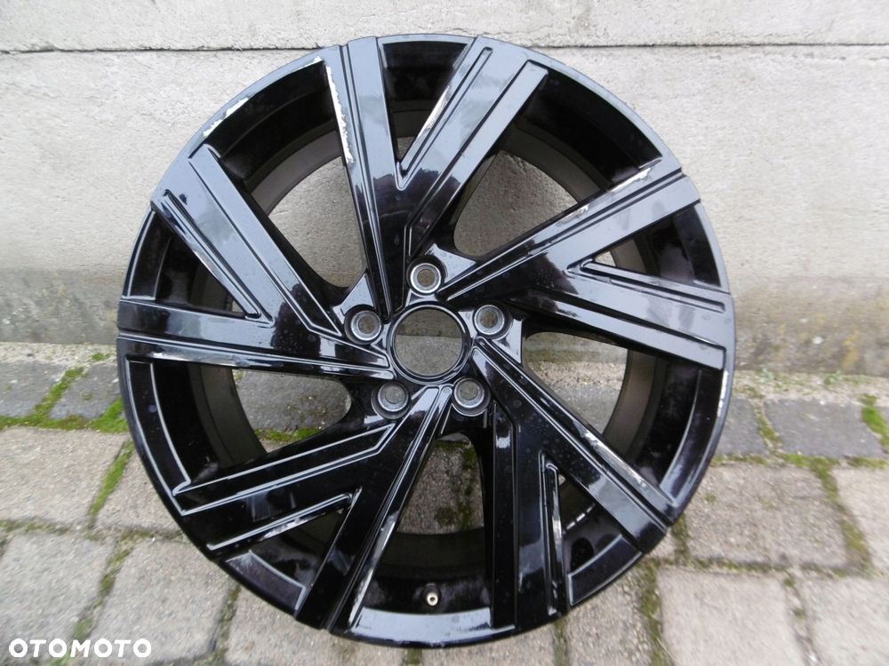 vw golf viii 5h0 - felga 7.5jx18h2 et51 5x112 - 1