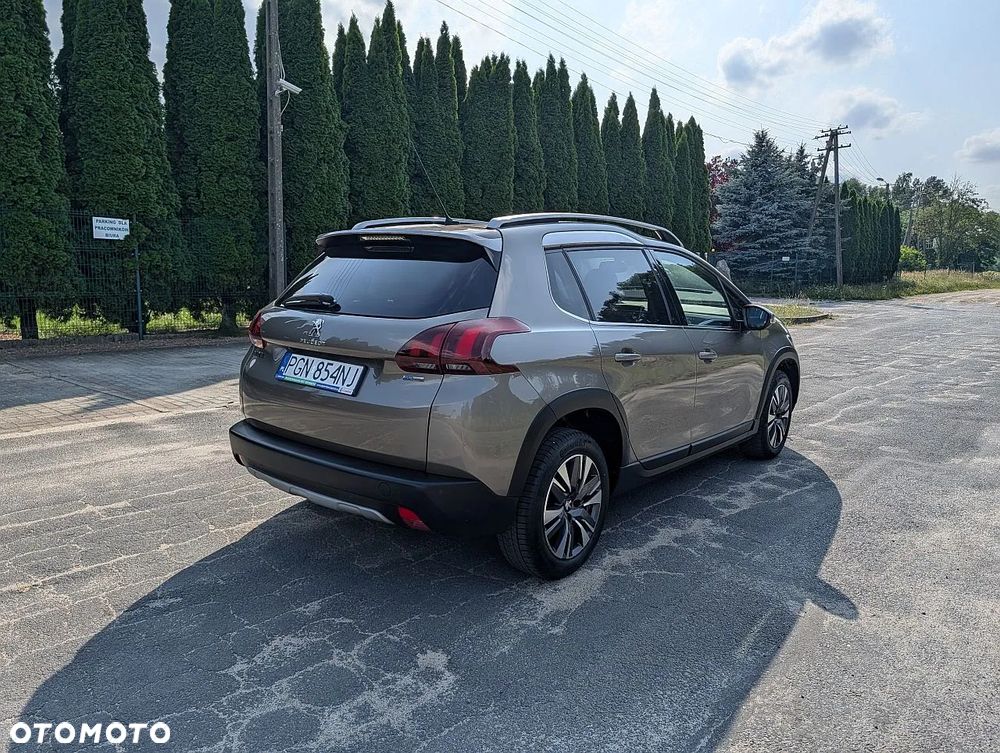 Peugeot 2008 1.2 Pure Tech Allure S&S - 11