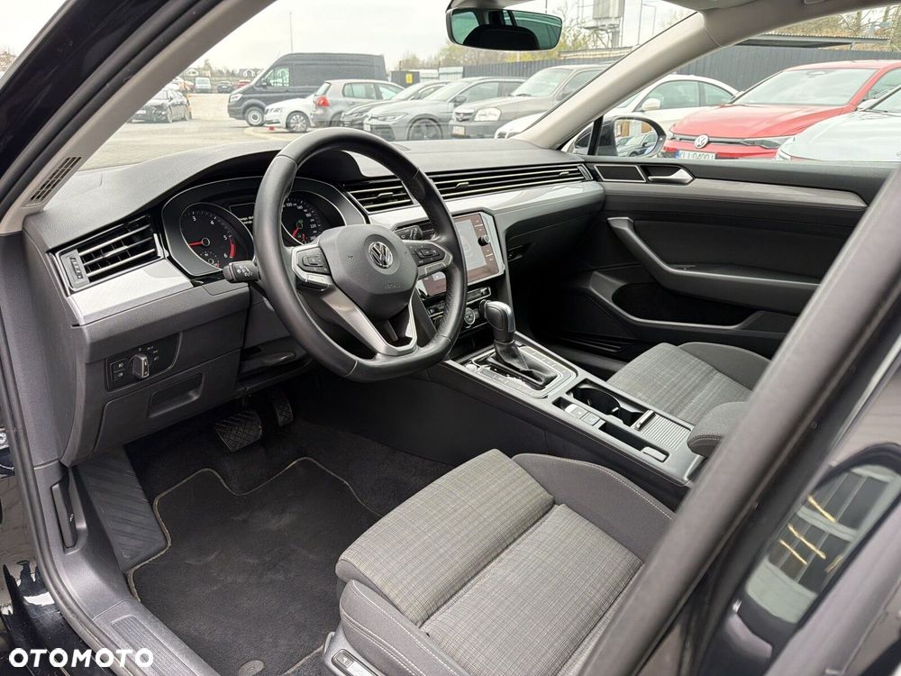 Volkswagen Passat - 9
