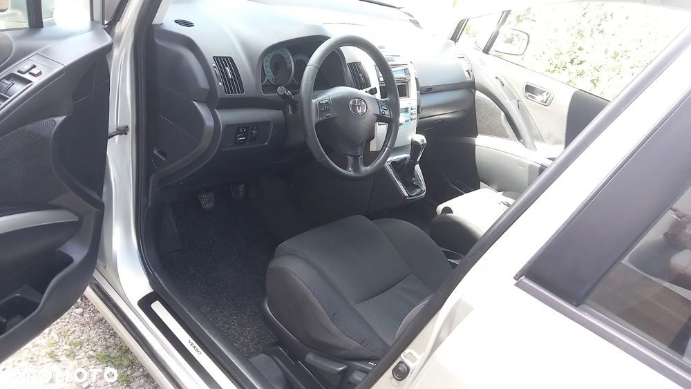Toyota Corolla Verso 1.8 Sol + 7os - 8