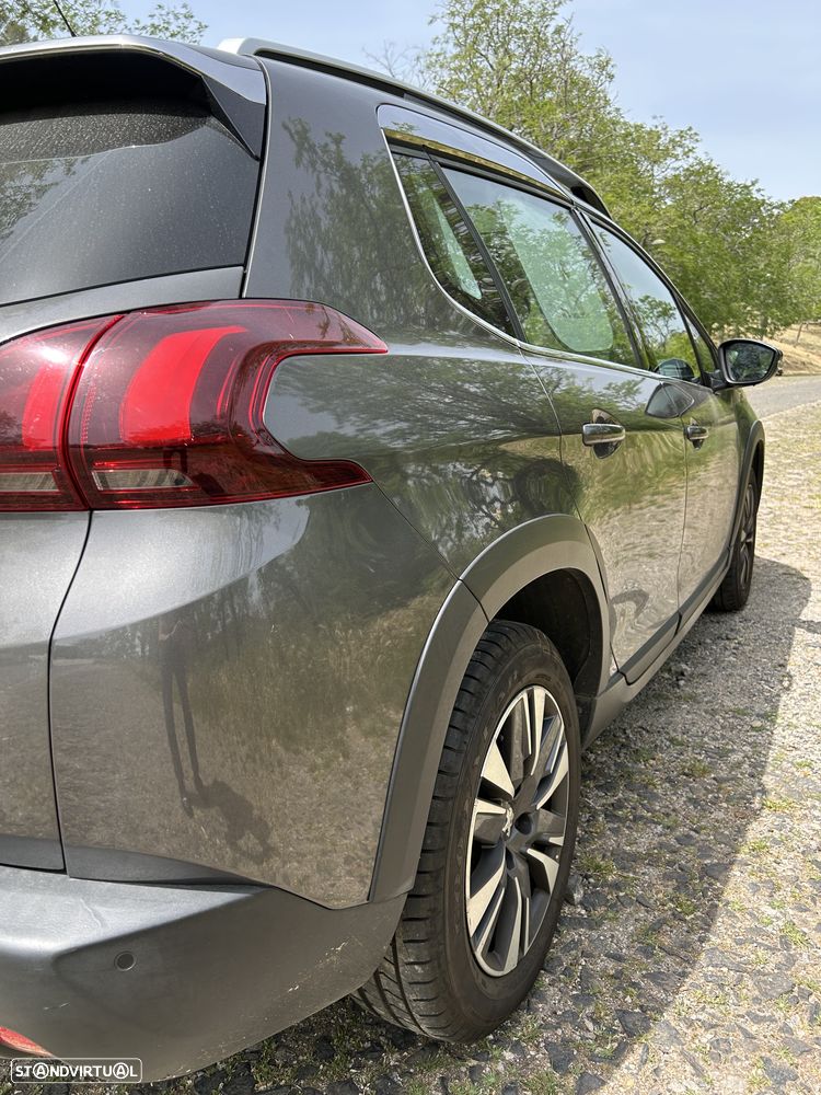 Peugeot 2008 1.2 PureTech Allure - 4