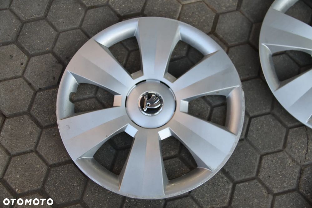 Kołpaki  Oryginalne  Skoda 15" 6V0601147C - 5