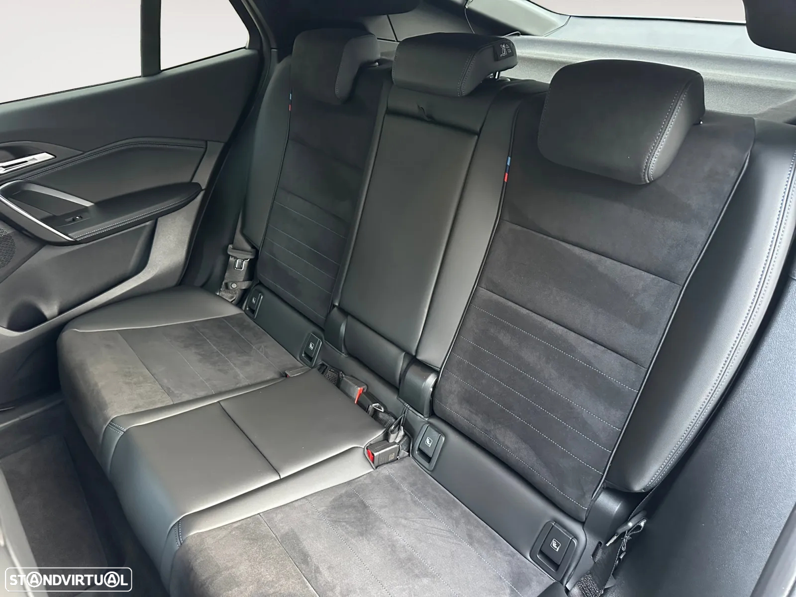 BMW iX2 eDrive20 Pack Desportivo M - 15