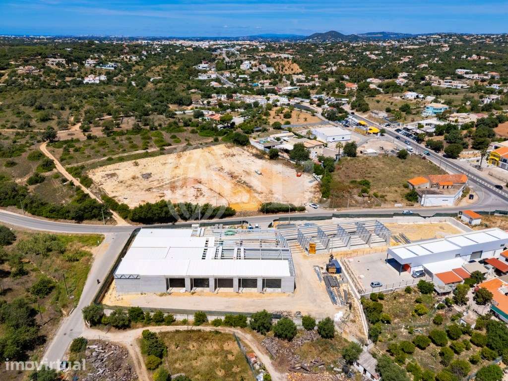 Armazém no Centro Empresarial, em Almancil Algarve - Grande imagem: 3/27