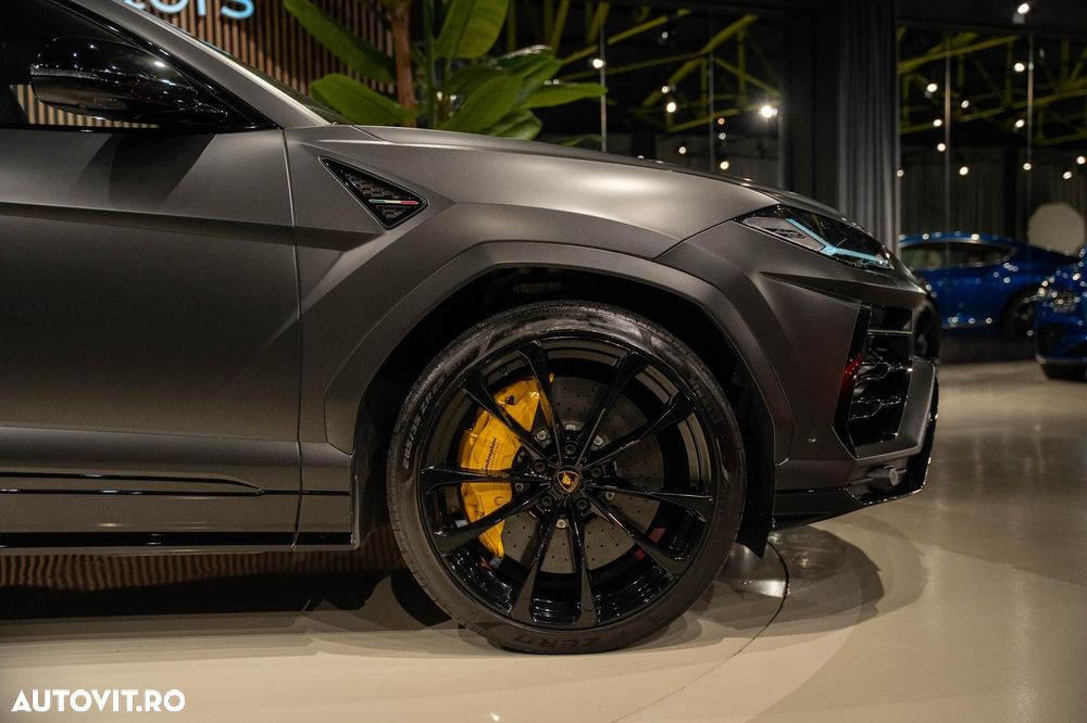 Lamborghini URUS - 14