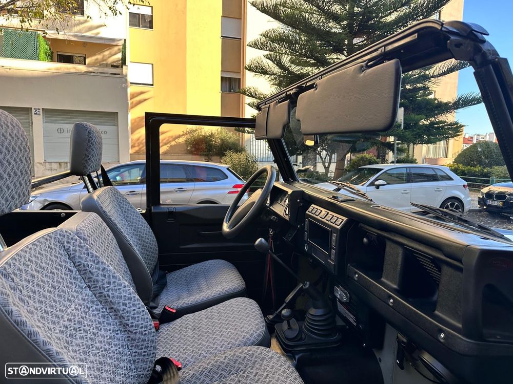 Land Rover Defender 90 2.5 Td5 E - 23